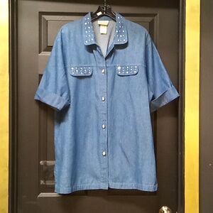 Jacklyn Smith sport button down top